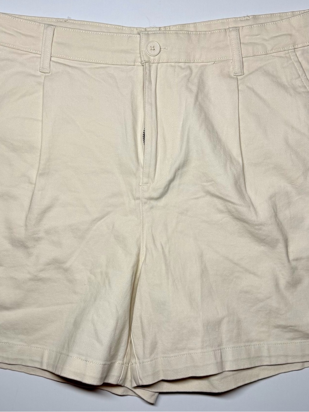 Banana‎ Republic Khaki Cream Pleated High Rise Chino Shorts Women’s 12 Cotton